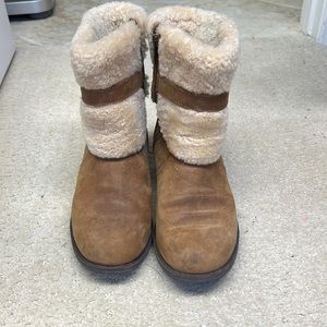 Ugg W Blayre ll brown boot with sheep fur lining